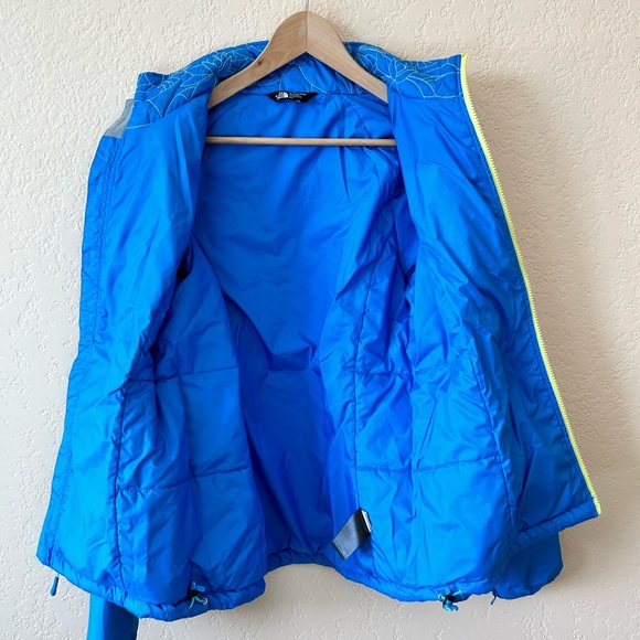 North Face Y2K Blue Quilted Jacket with Flower in the back and front size S - Picture 4 of 6